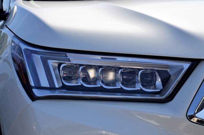 moto-TOURVES-min_acura-headlamp-2834131